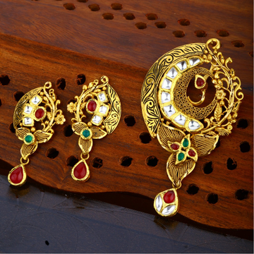 916 Gold stylish Antique Design Hallmark Pendant S...