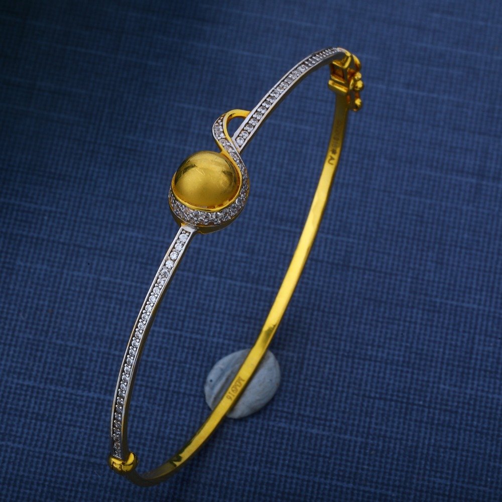 916 Gold Hallmark Stylish American design Bracelet  